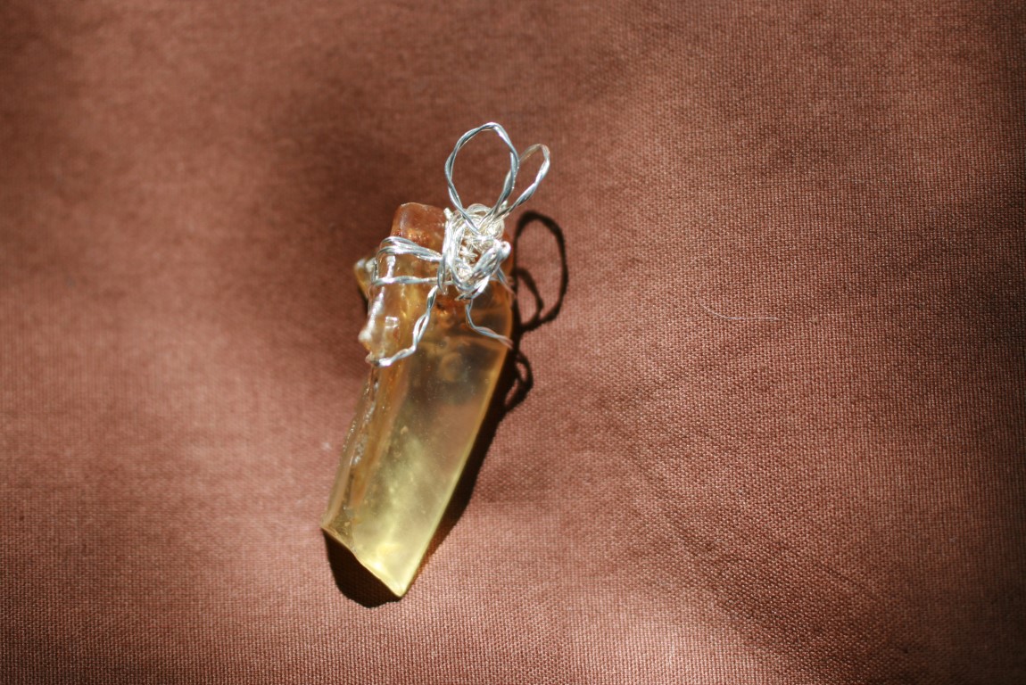 Amber Pendant  draws out Negativity 5100